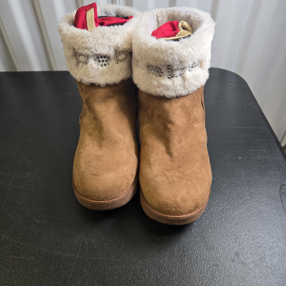 bebe Brown Fur-Lined Ankle Boots with Red Accent